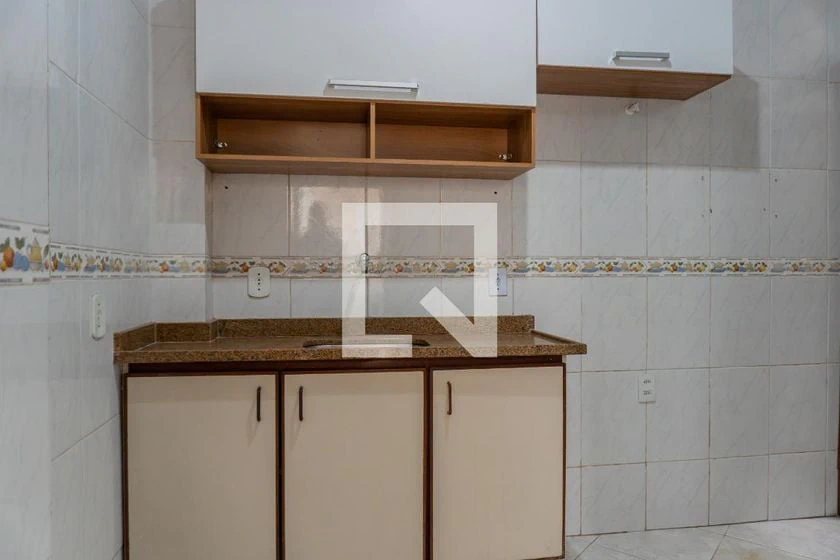 42 m² rental apartment with 2 bedrooms and balcony — photo 2