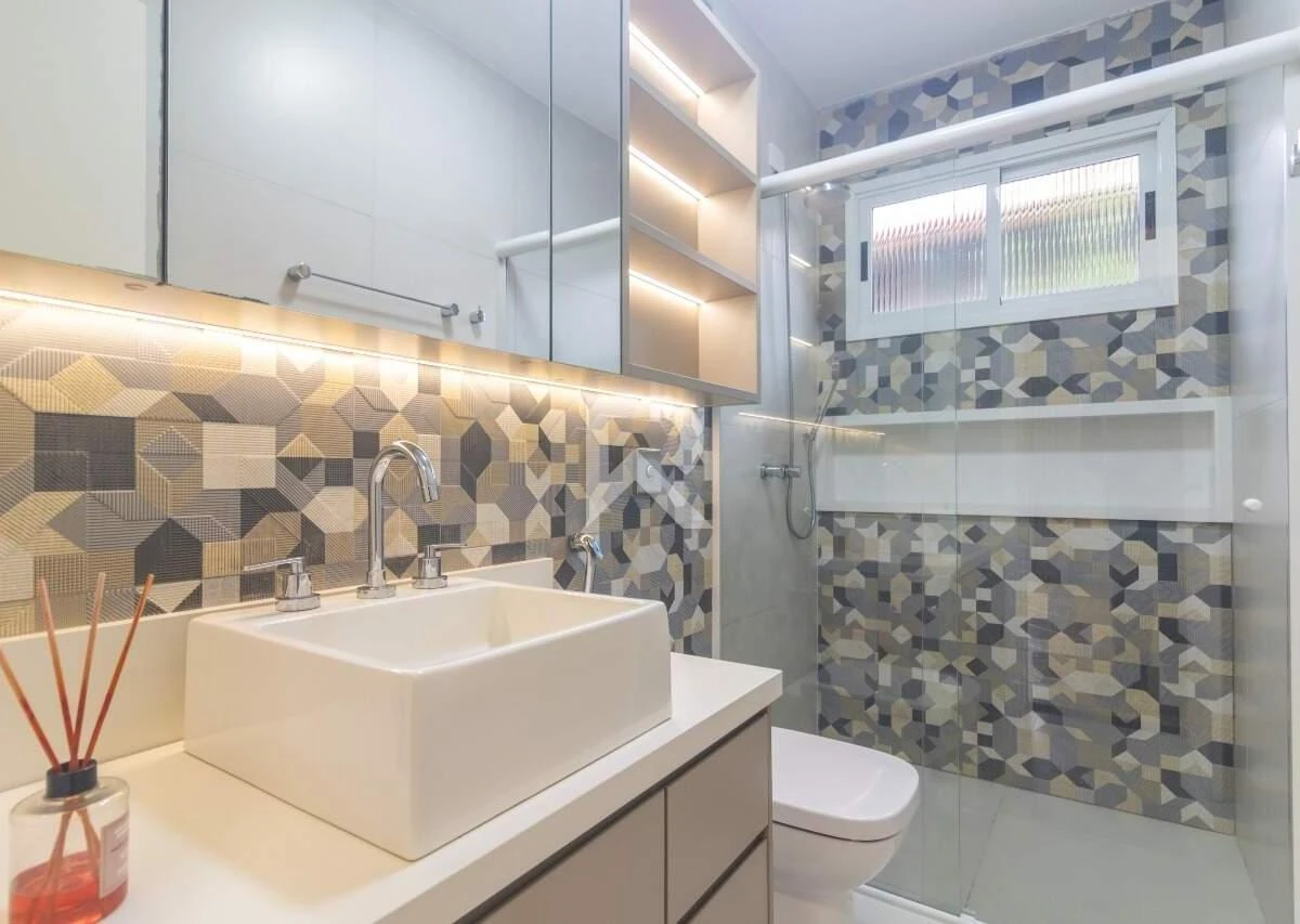 4-bedroom house with a bathtub in Curitiba — photo 20