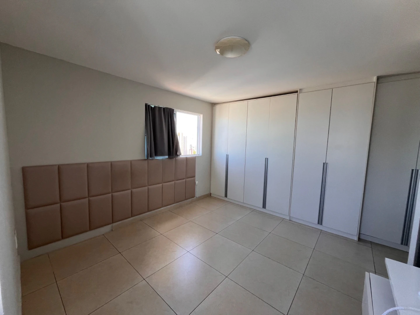4-bedroom apartment in a building with a gym — photo 18