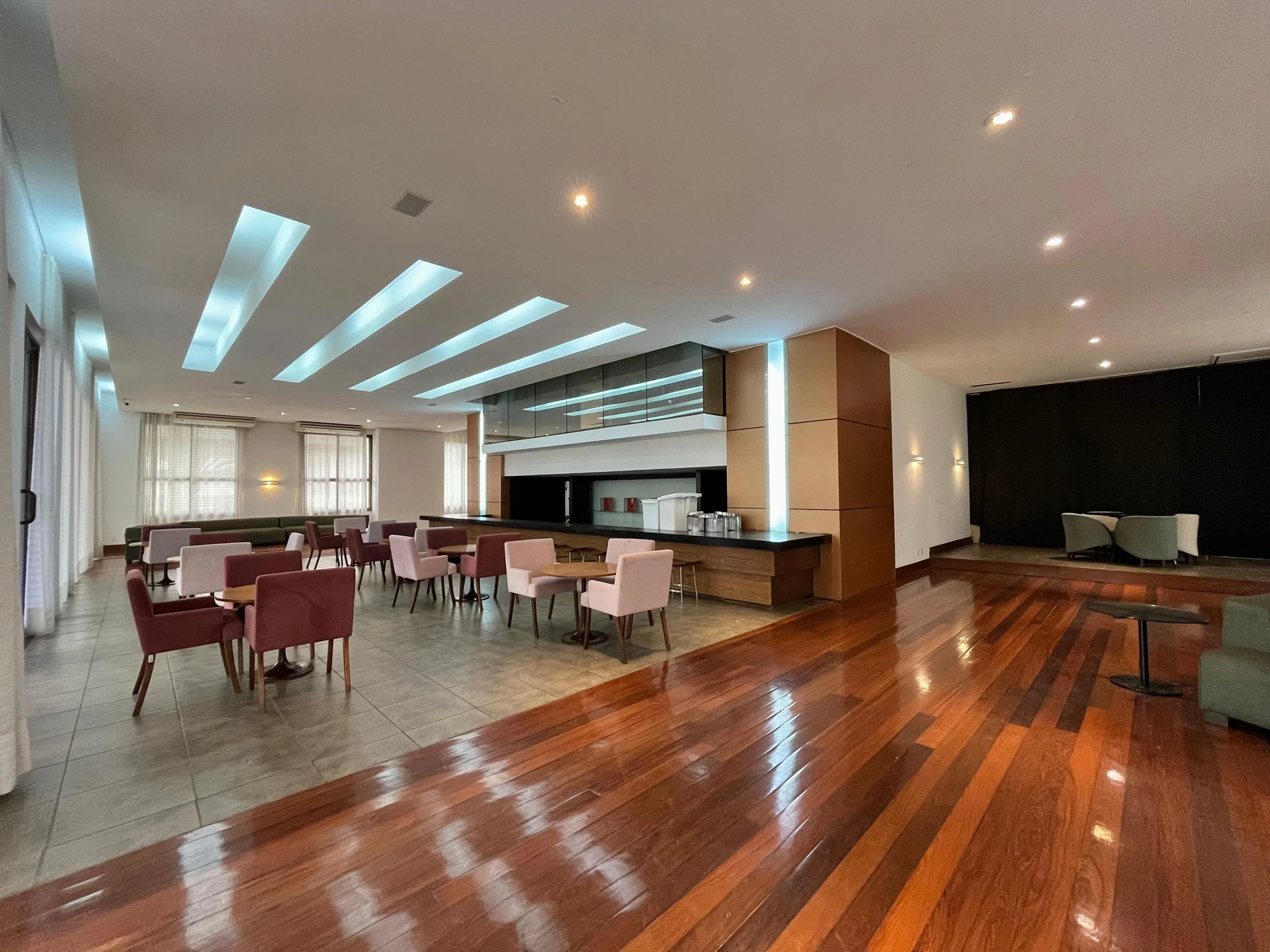 One-bedroom apartment with a washing machine — photo 35