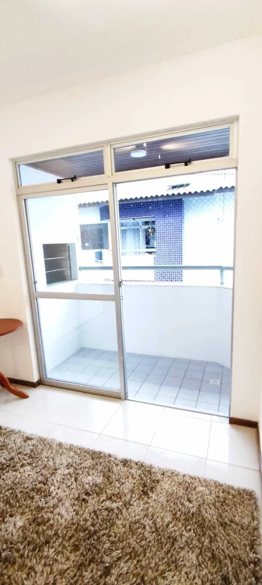 Glass-enclosed balcony in a one-bedroom apartment, 59 m² — photo 6