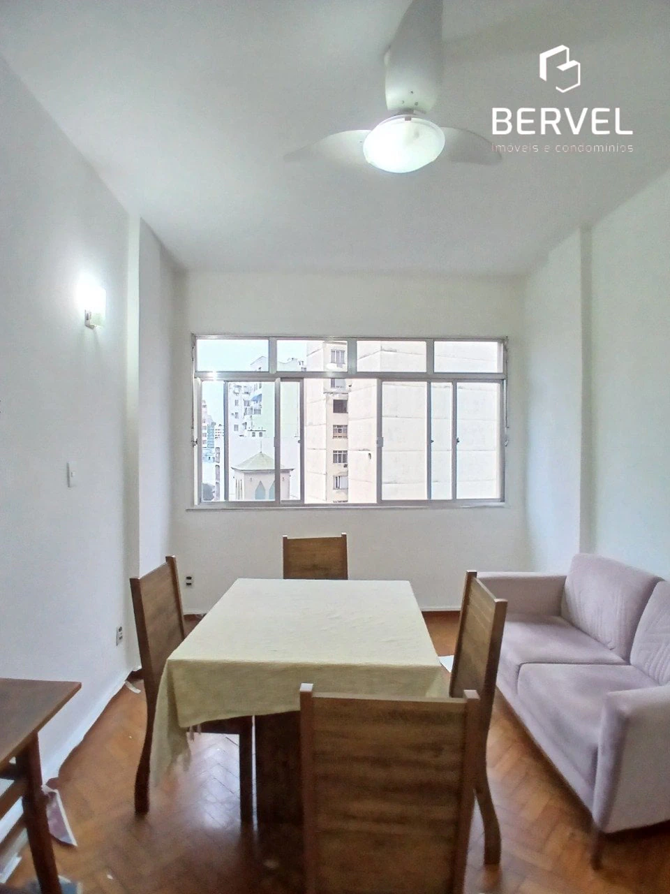 1-bedroom apartment with a glass-enclosed shower — photo 3