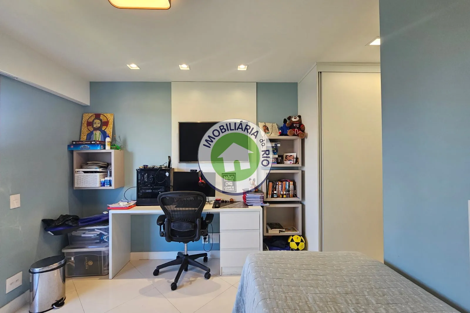 Unfurnished apartment with 4 bedrooms and glass balcony — photo 29