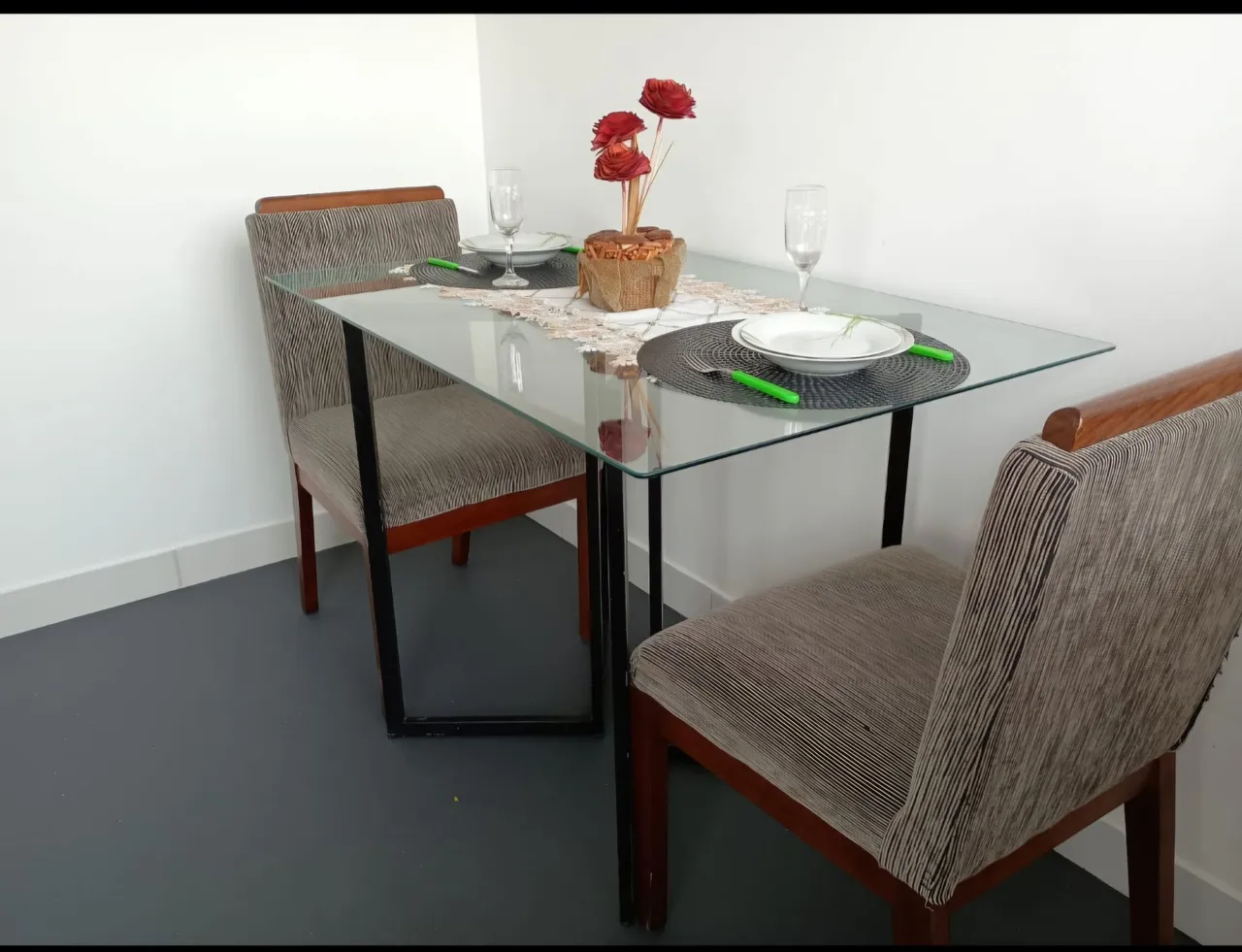Furnished studio flat with 1 bedroom and gas kitchenette — photo 7
