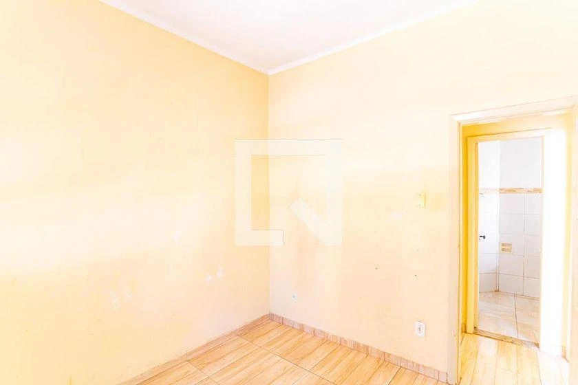 Rental apartment with 2 bedrooms and a laundry utility sink — photo 28