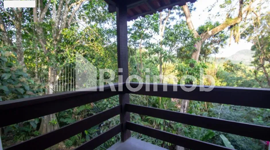 Casa de 4 dormitorios con 4 baños y parrilla embutida — photo 34
