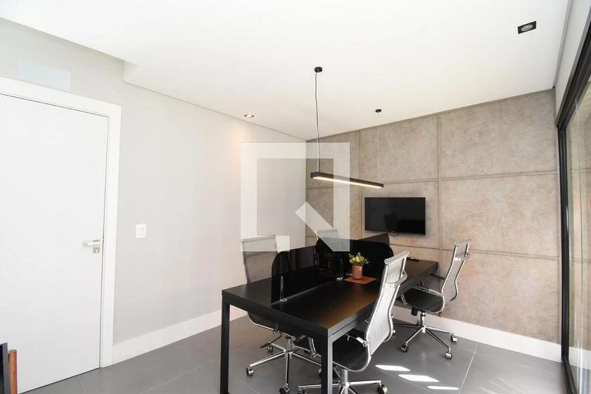 Furnished 1-bedroom apartment with enclosed balcony — photo 18
