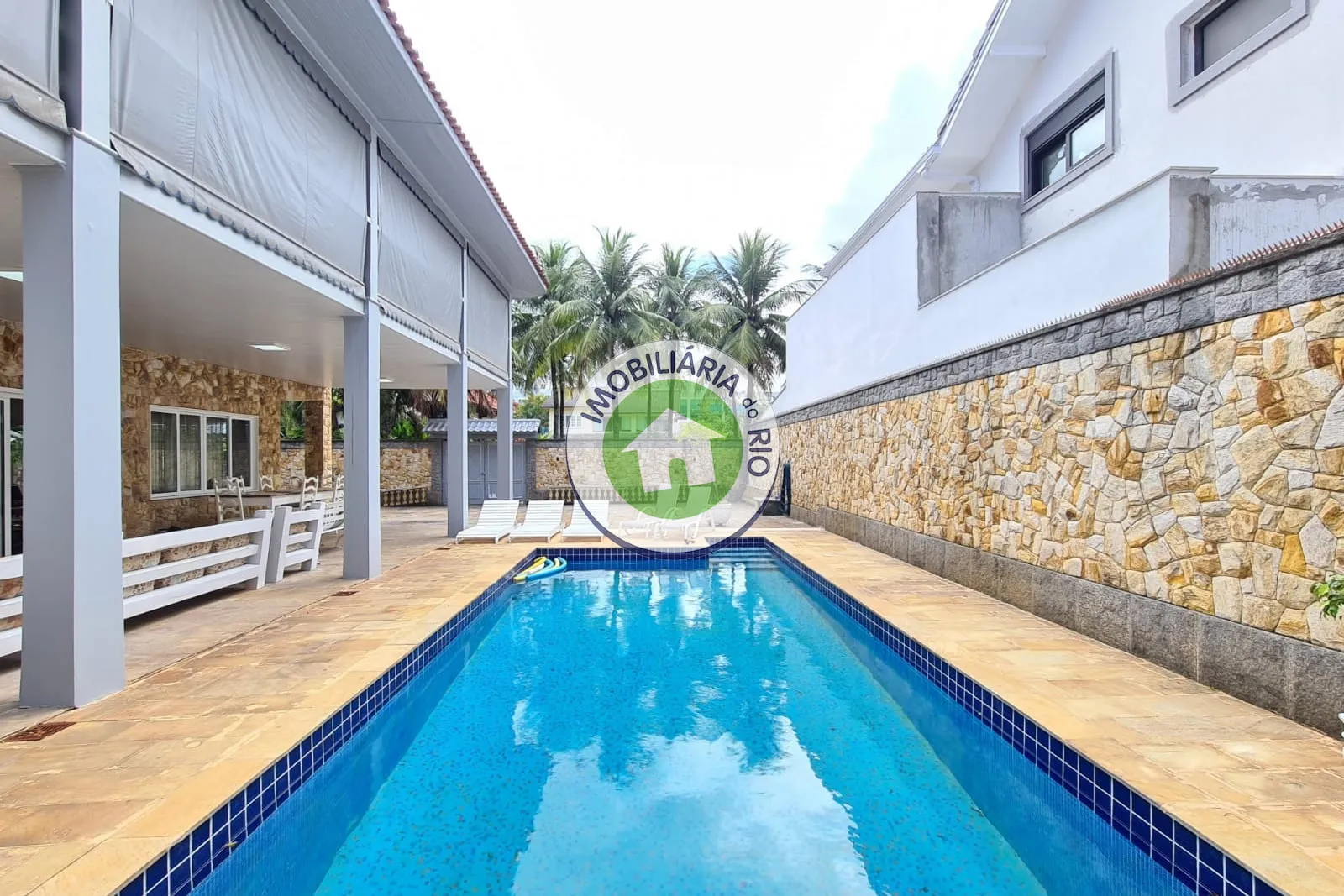 House with 5 bedrooms and 5 bathrooms plus 4 parking spaces — photo 44
