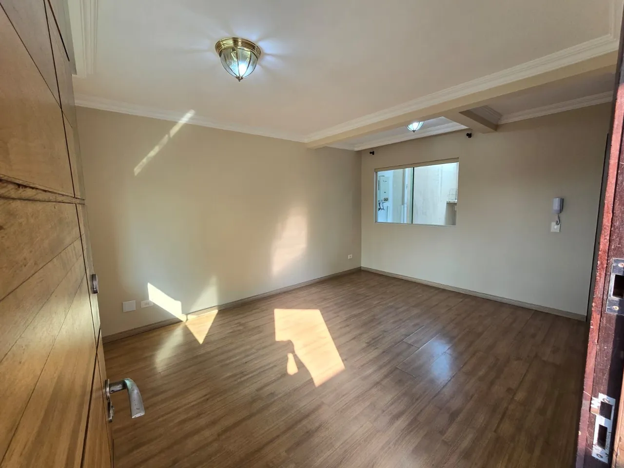 4-bedroom house with wood or laminate floors in Curitiba