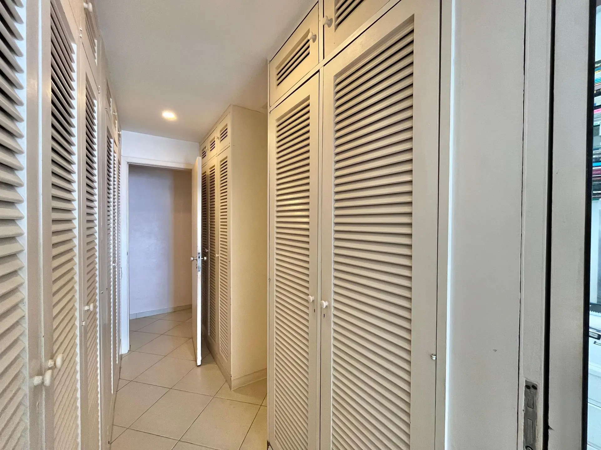 Furnished apartment, 450 m², with a water view — photo 57