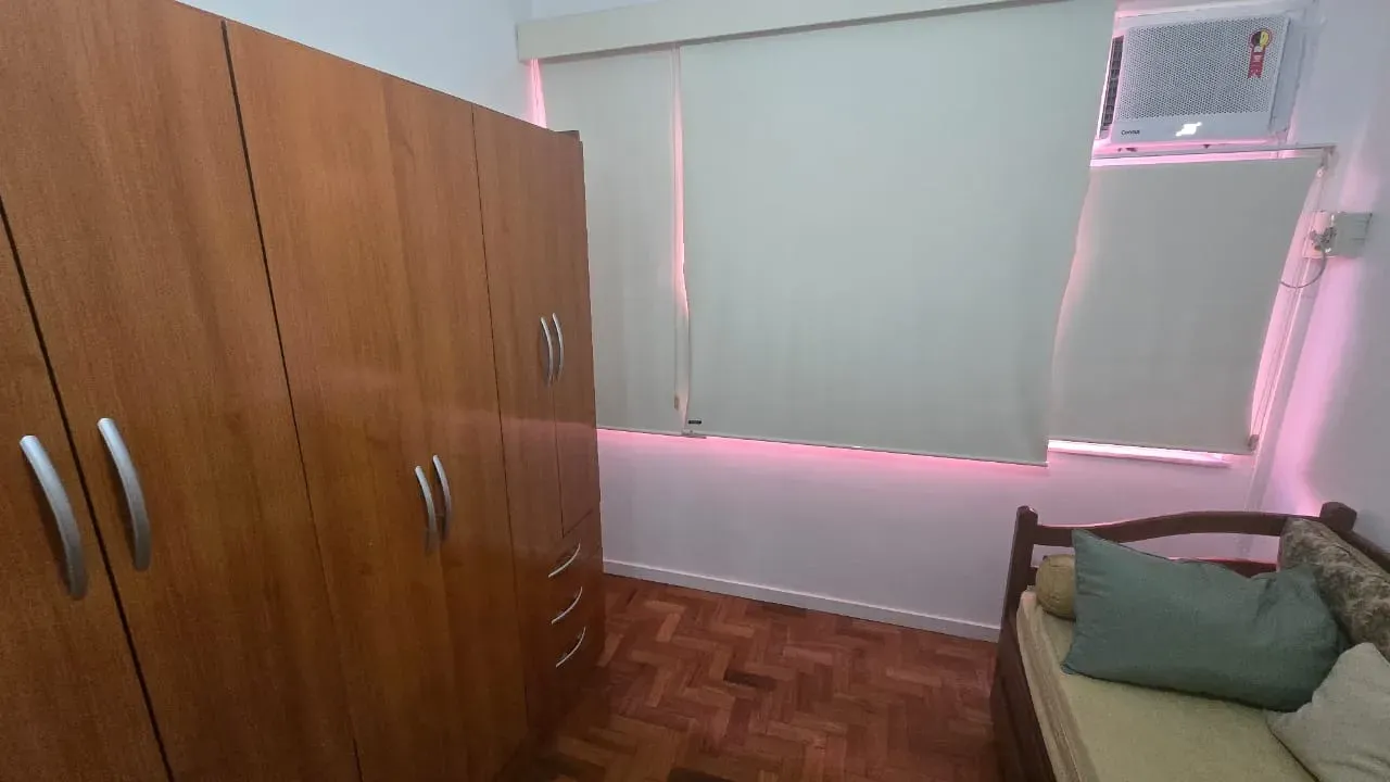 One-bedroom apartment with wood or laminate floors — photo 18