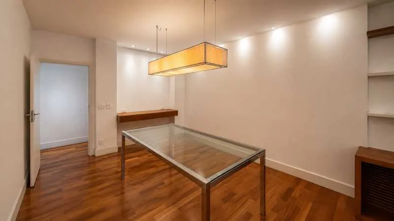 260 m² unfurnished apartment with balcony and 3 bedrooms — photo 13