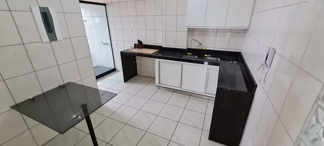 Apartamento com 3 quartos e cozinha fechada