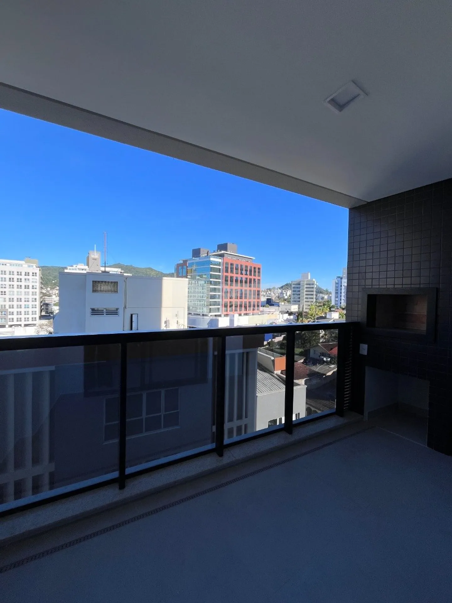 Apartamento mobiliado de 2 dormitórios com churrasqueira na sacada — photo 7