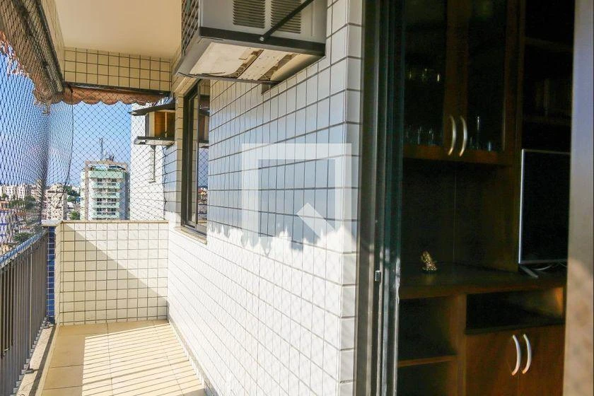 3-bedroom apartment with a suite and glass-enclosed showers — photo 7