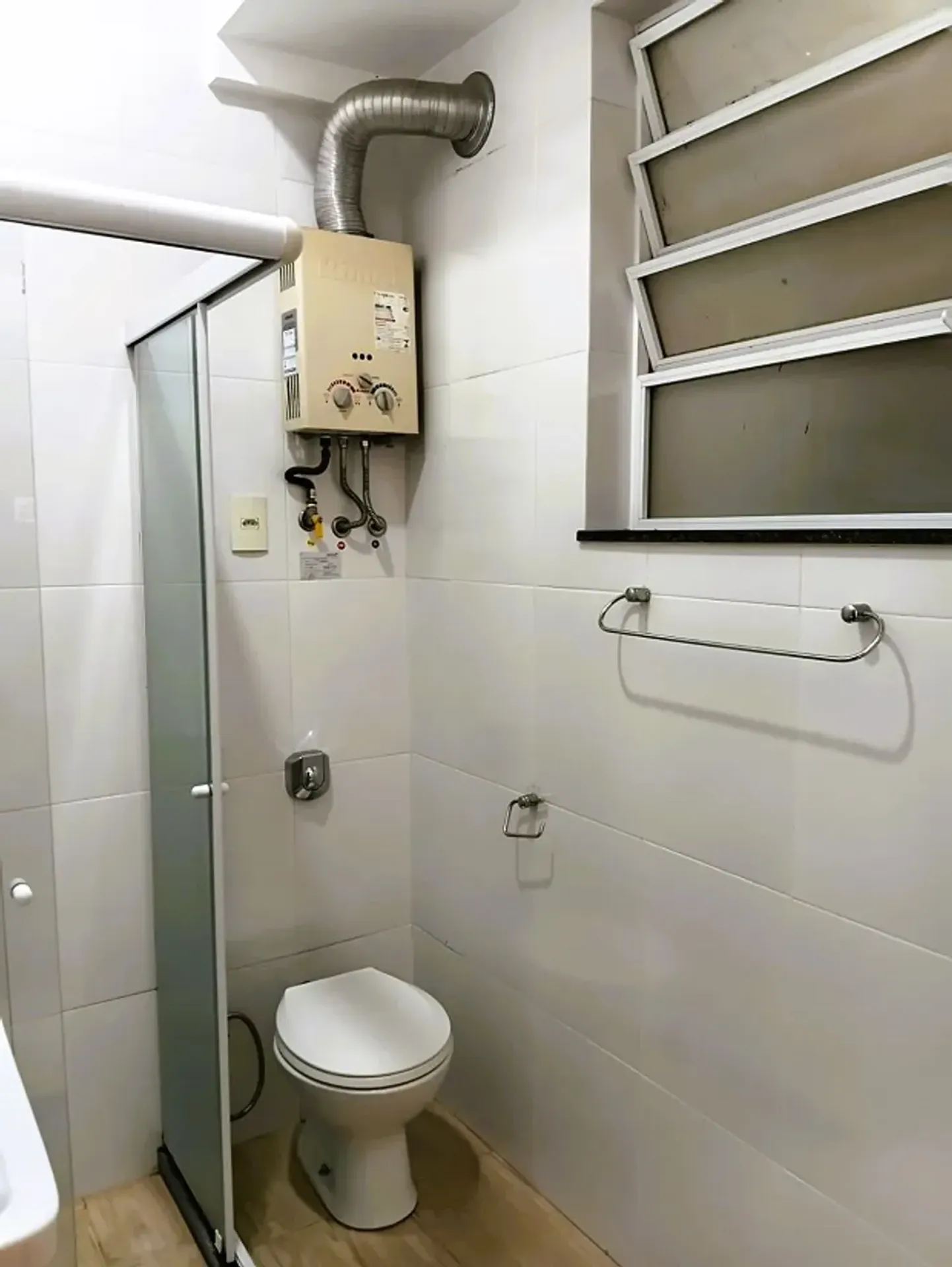 Unfurnished studio with a separate closed kitchen and 30 m² — photo 11