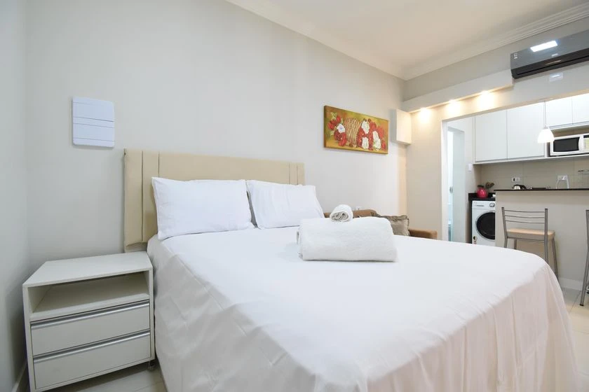 Furnished studio with open-plan kitchen and 1 bedroom