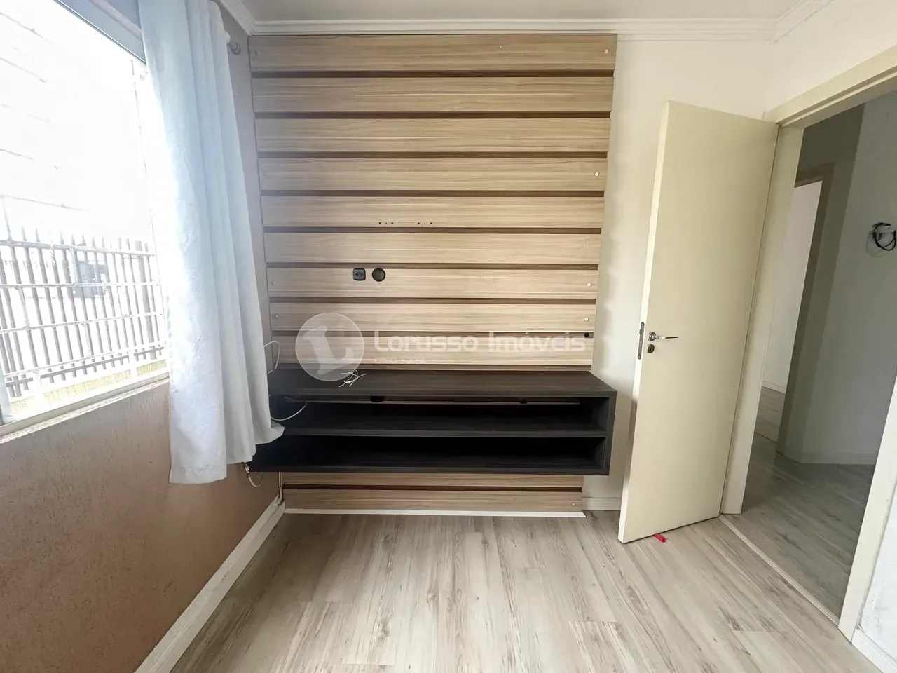 3-bedroom apartment with wood or laminate floors in Curitiba — photo 11