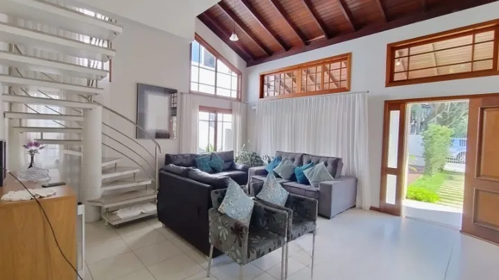 250 m² 4-bedroom house with private garden and BBQ