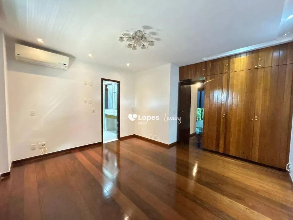 House with 5 en-suite bedrooms and an open gas kitchen — photo 24