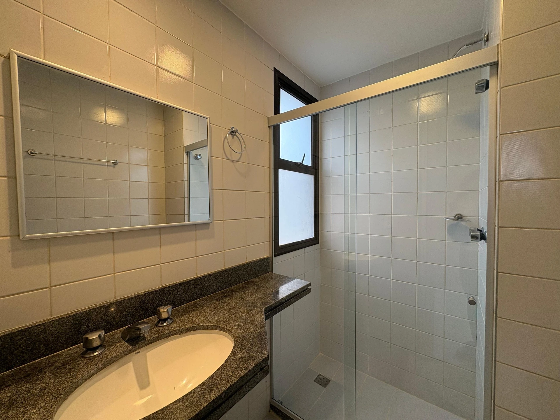 2-bedroom apartment with a glass-enclosed balcony — photo 7
