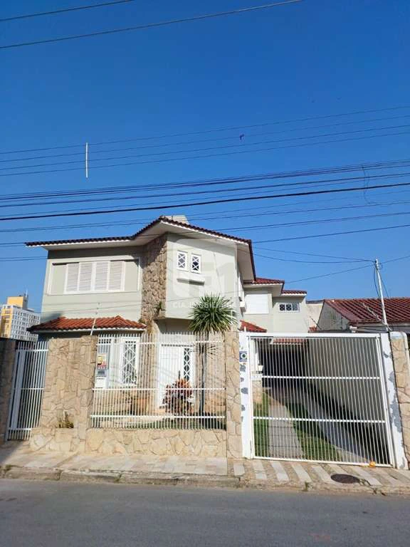 Casa com 4 dormitórios e 351 m² com quintal e churrasqueira — photo 2