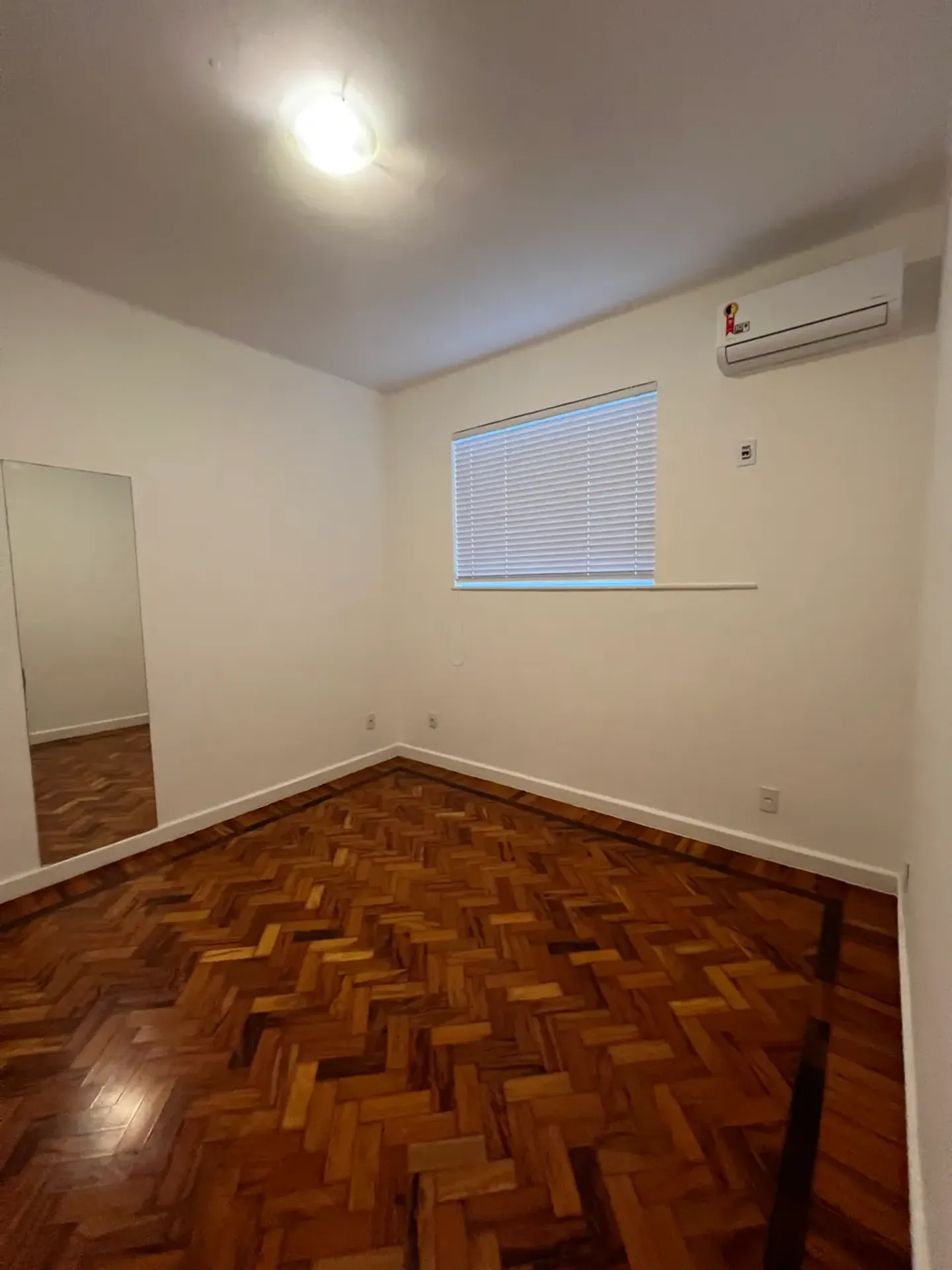 Apartment on the 3rd floor with wood or laminate floors — photo 18