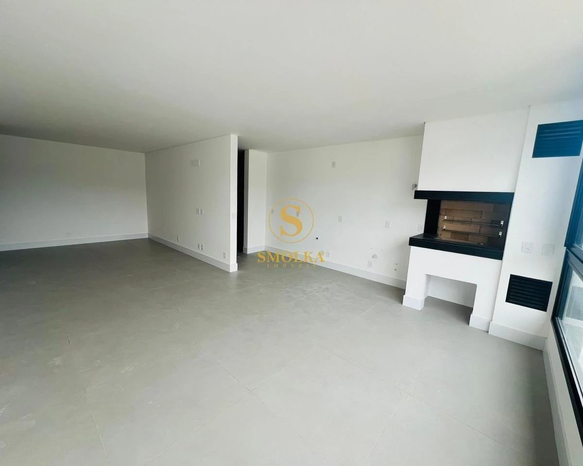Apartment, 130 m², with a grill on the balcony