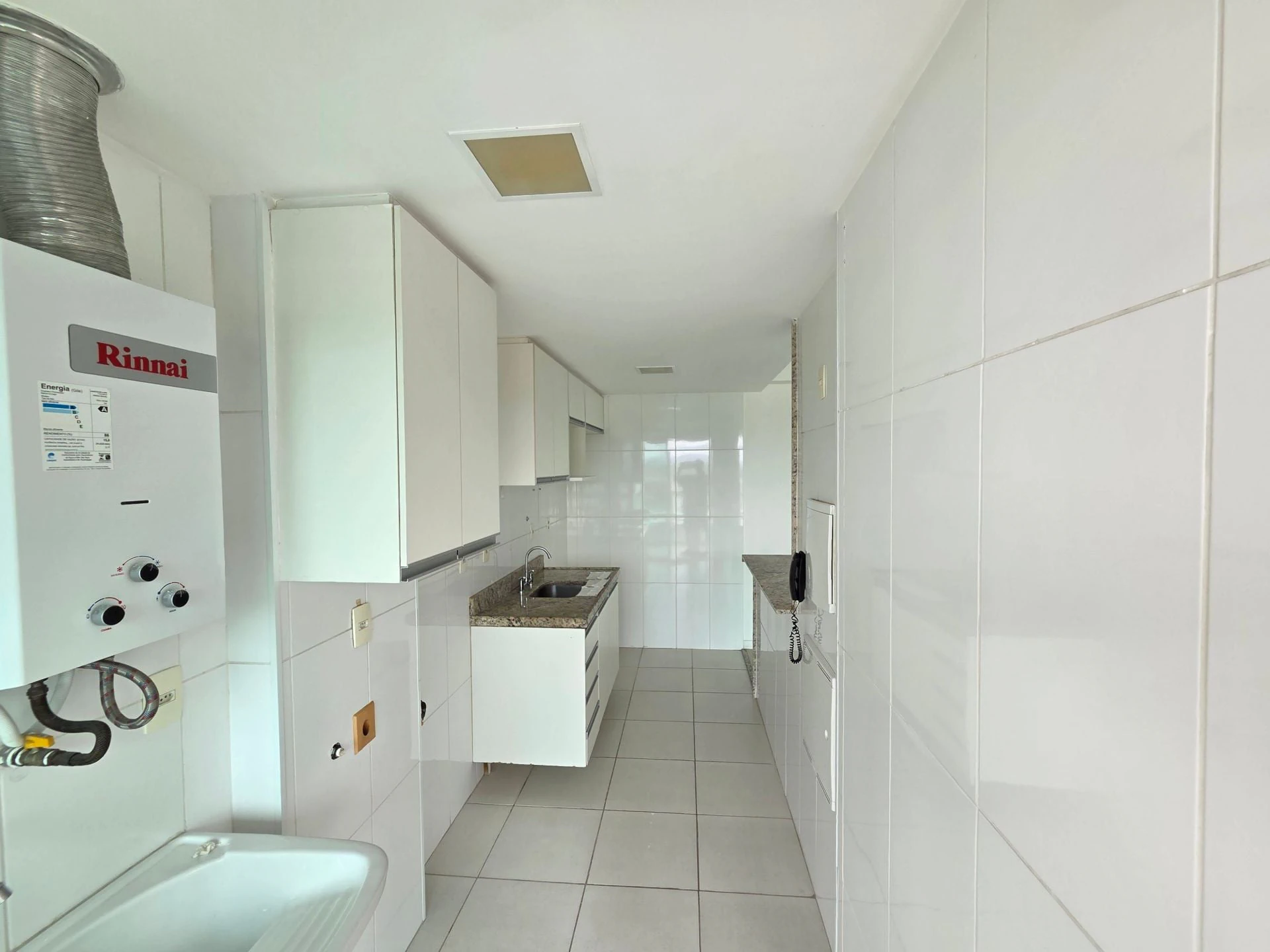 2-bedroom apartment with a mountain view in Rio de Janeiro — photo 7