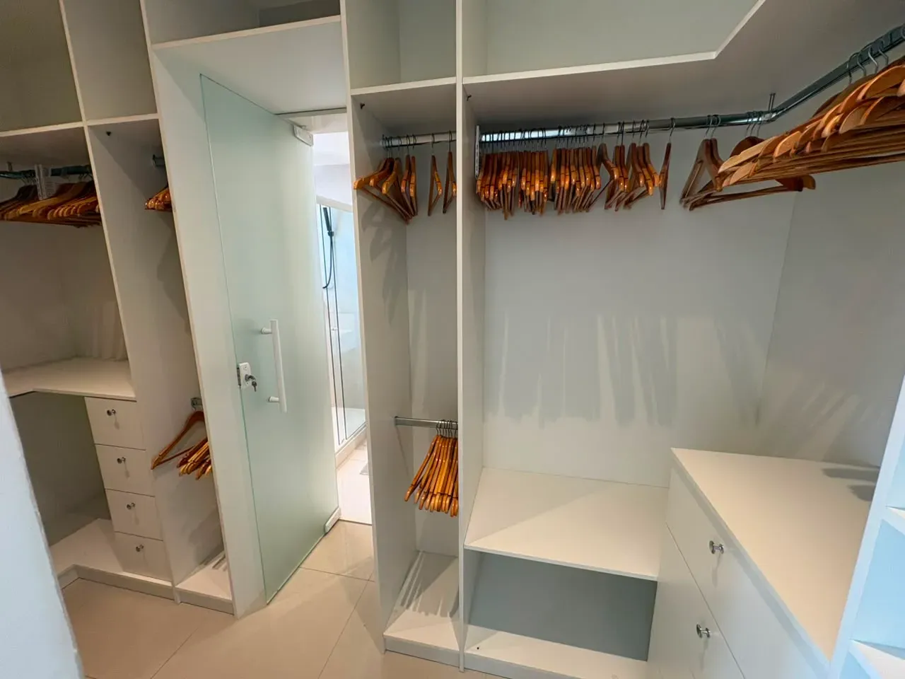 Furnished 266 m² house with 6 bedrooms and balcony grill — photo 36