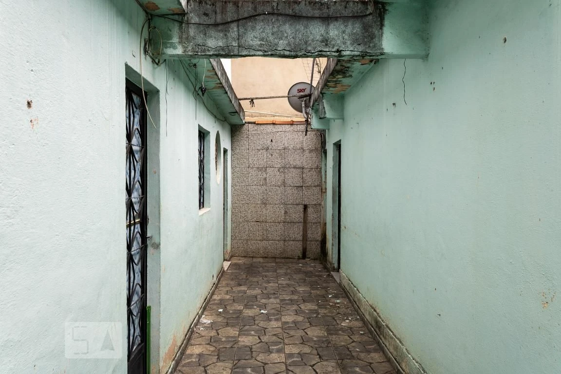 Unfurnished house with 1 bedroom and 1 bathroom