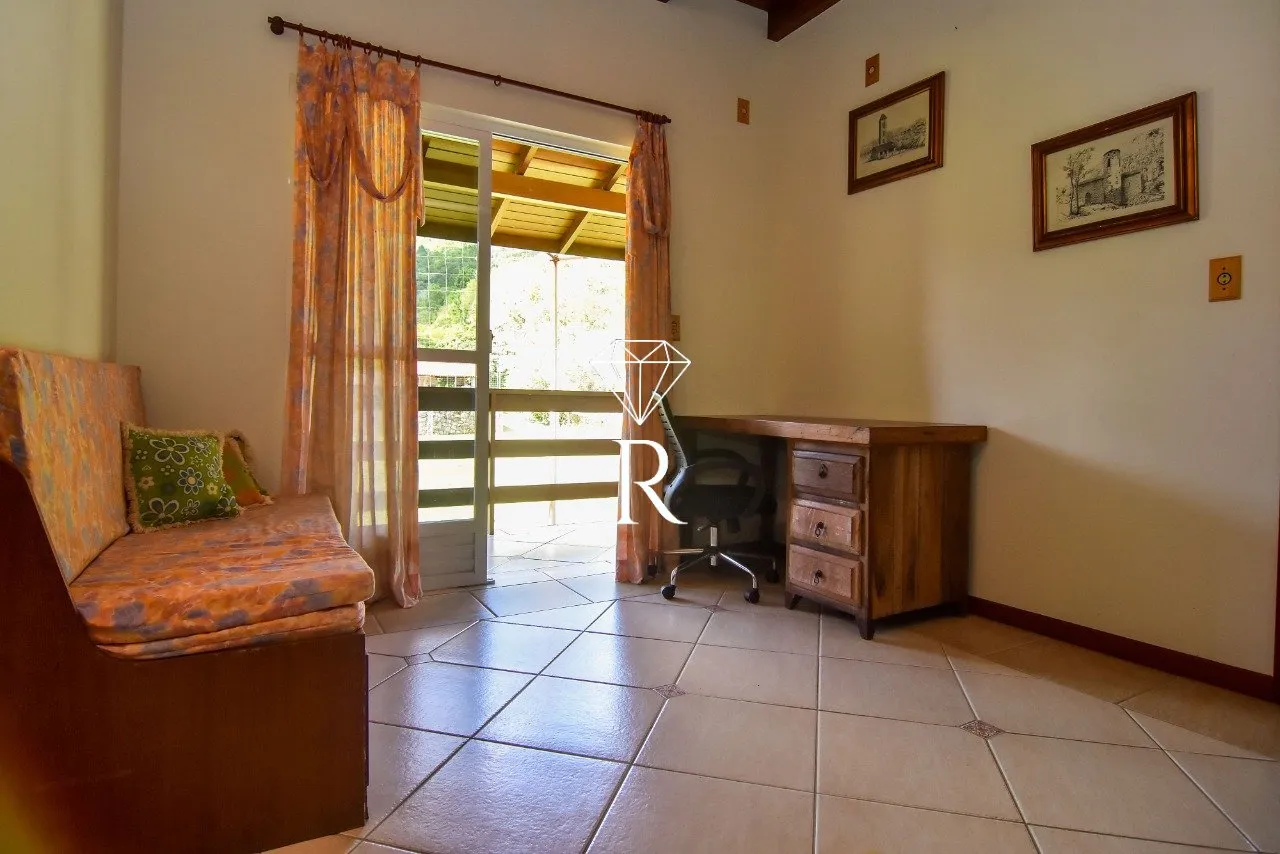 Casa tipo sítio con 4 dormitorios y 6 plazas de aparcamiento — photo 12