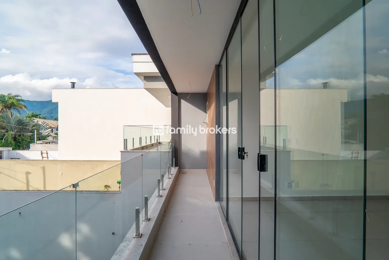 House with open-plan kitchen and 4 bedrooms, 220 m² — photo 13