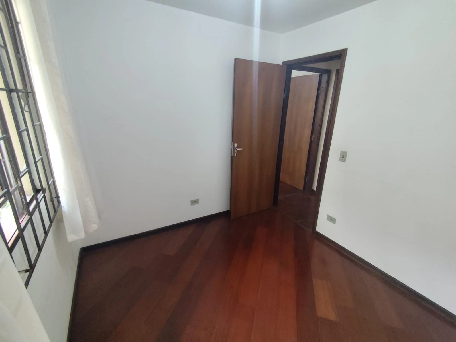 Casa, 90 m², com piso de madeira ou laminado — photo 17