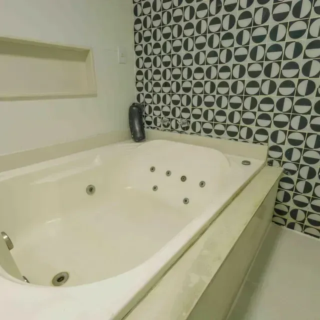 5-bedroom house with a bathtub in Rio de Janeiro — photo 6