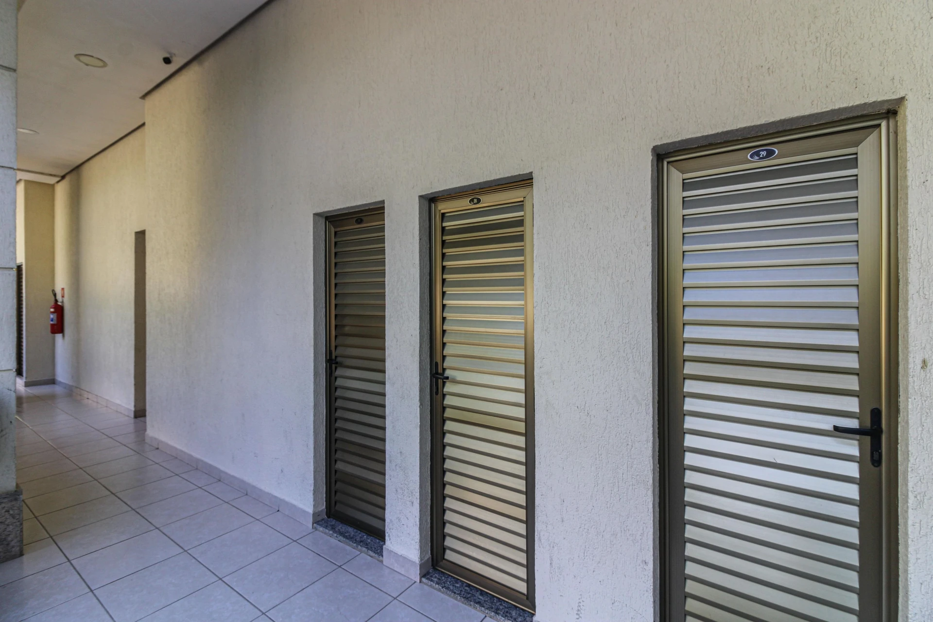 Glass-enclosed balcony in a 3-bedroom apartment, 96 m² — photo 66