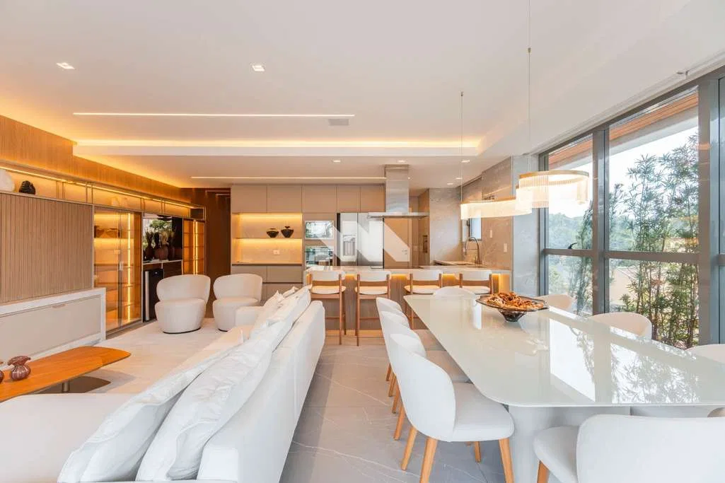 186 m² apartment with 3 en-suite bedrooms and 3 parking