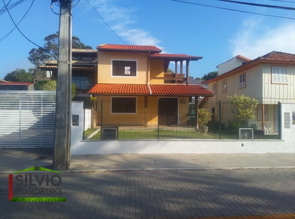 Gated community house with 1 bedroom and private garden