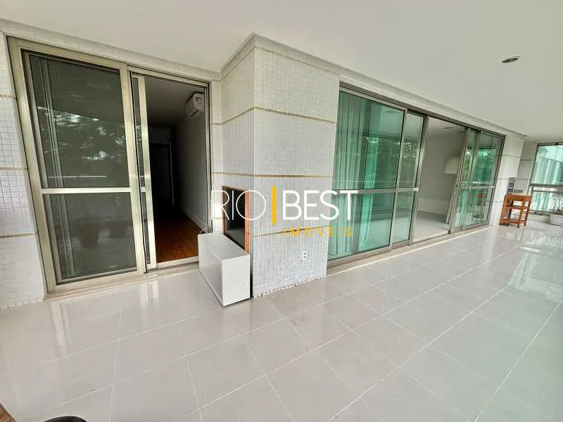 Apartment with 4 bedrooms and a glassed-in balcony — photo 7