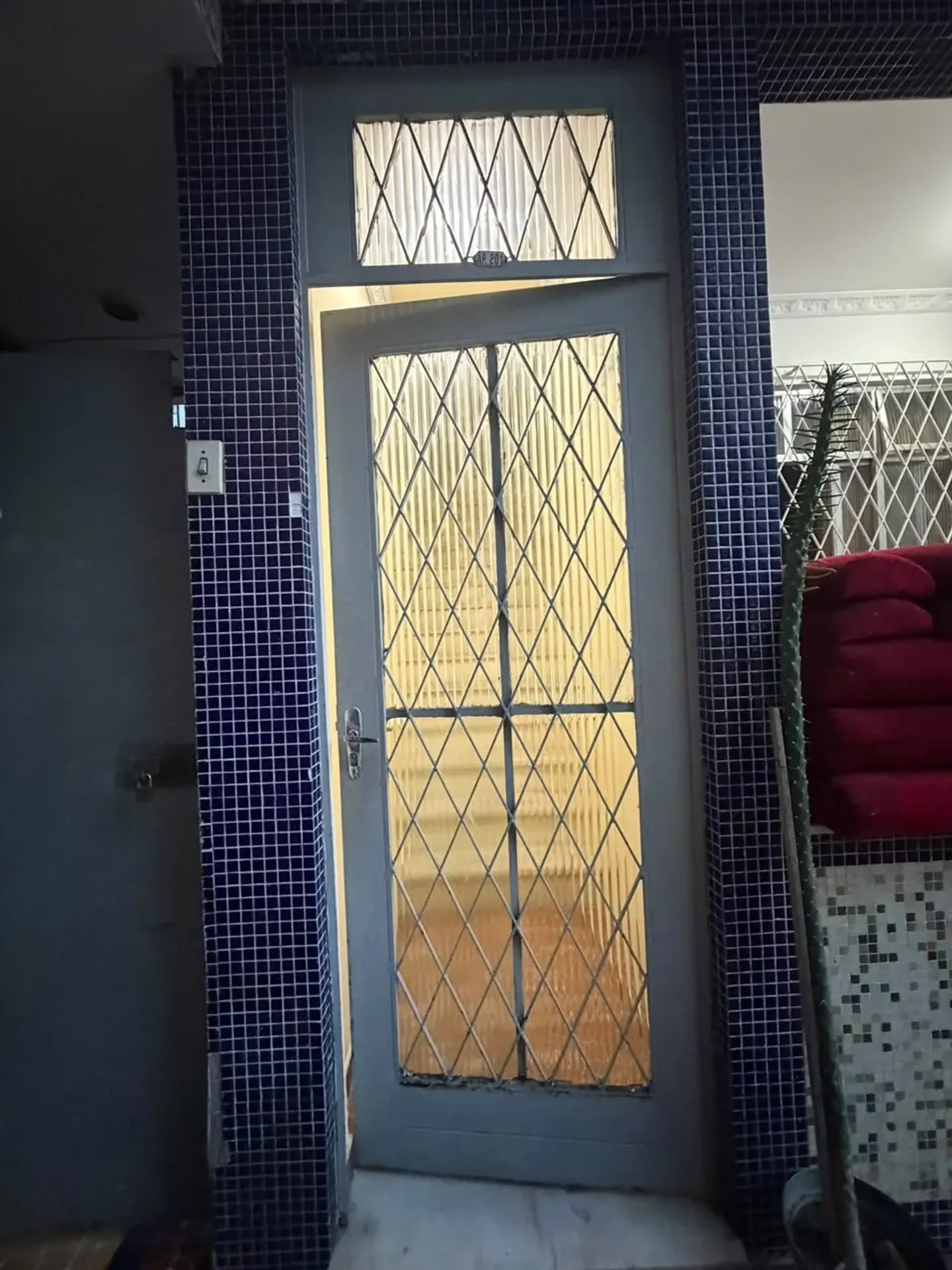Wood or laminate floors in a 3-bedroom house, 83 m² — photo 25