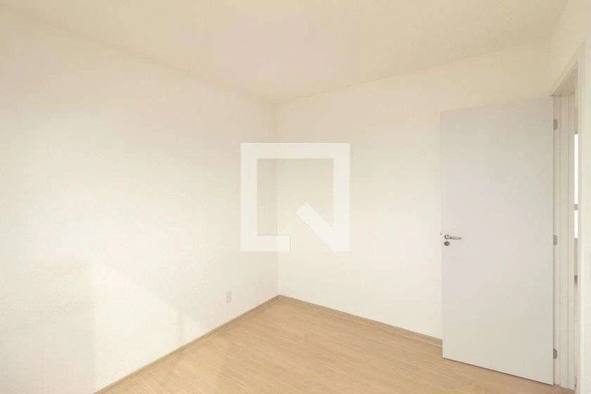 46 m² apartment with a closed-off kitchen and parking — photo 3