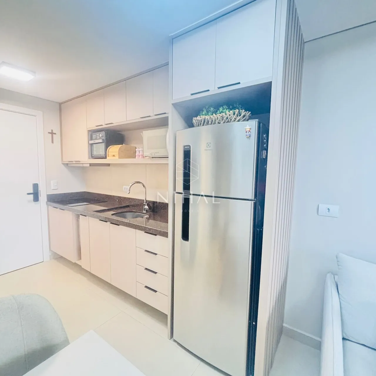 Furnished 1-bedroom apartment with 1 bathroom — photo 2