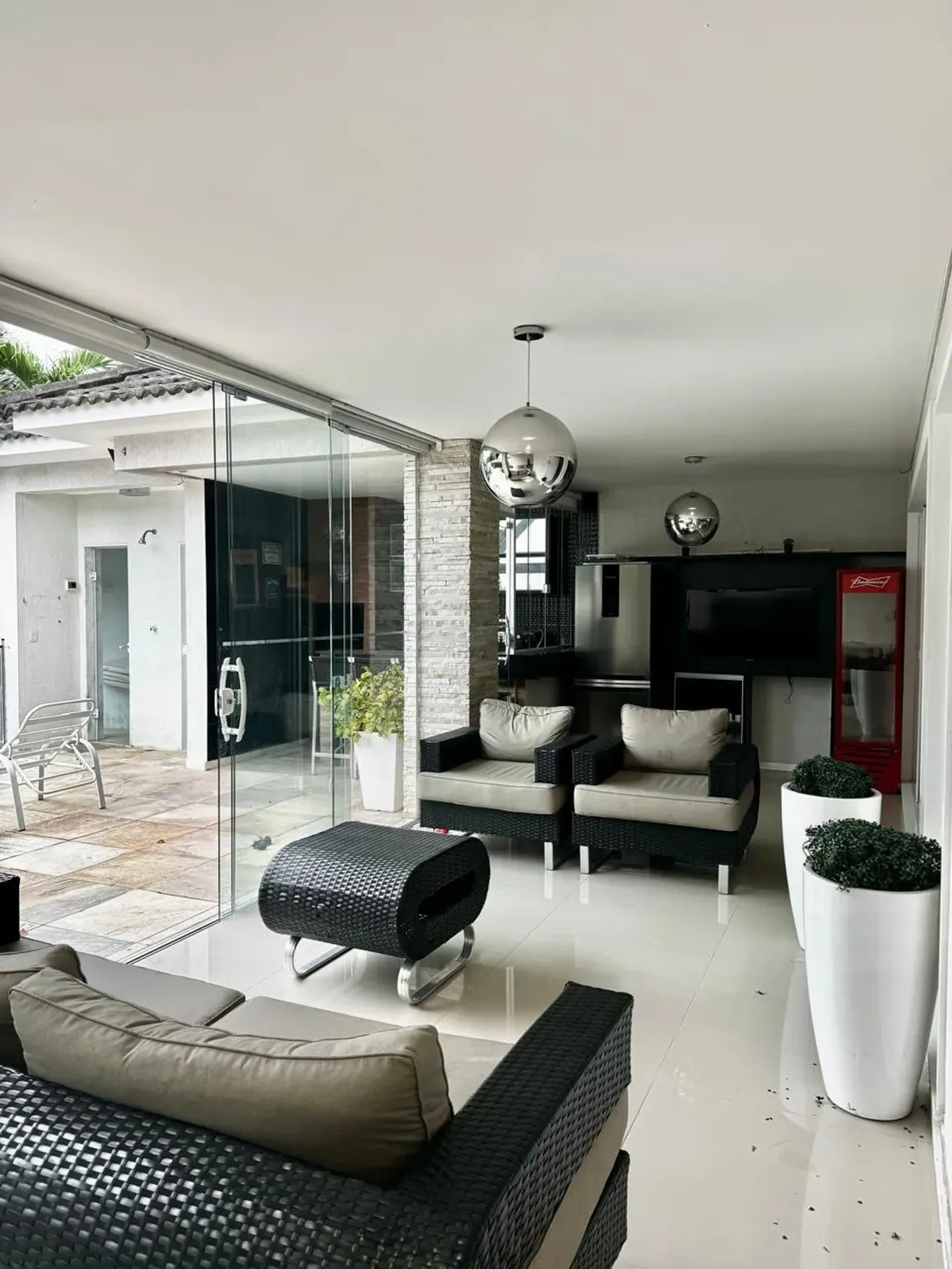 Furnished house with 5 bedrooms and open-plan kitchen — photo 29