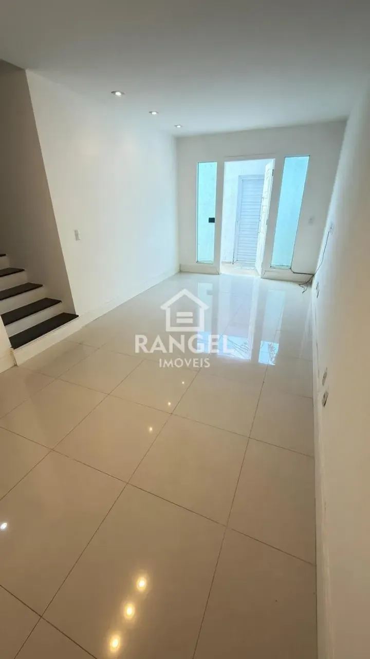 Unfurnished house with closed kitchen and 2 bedrooms
