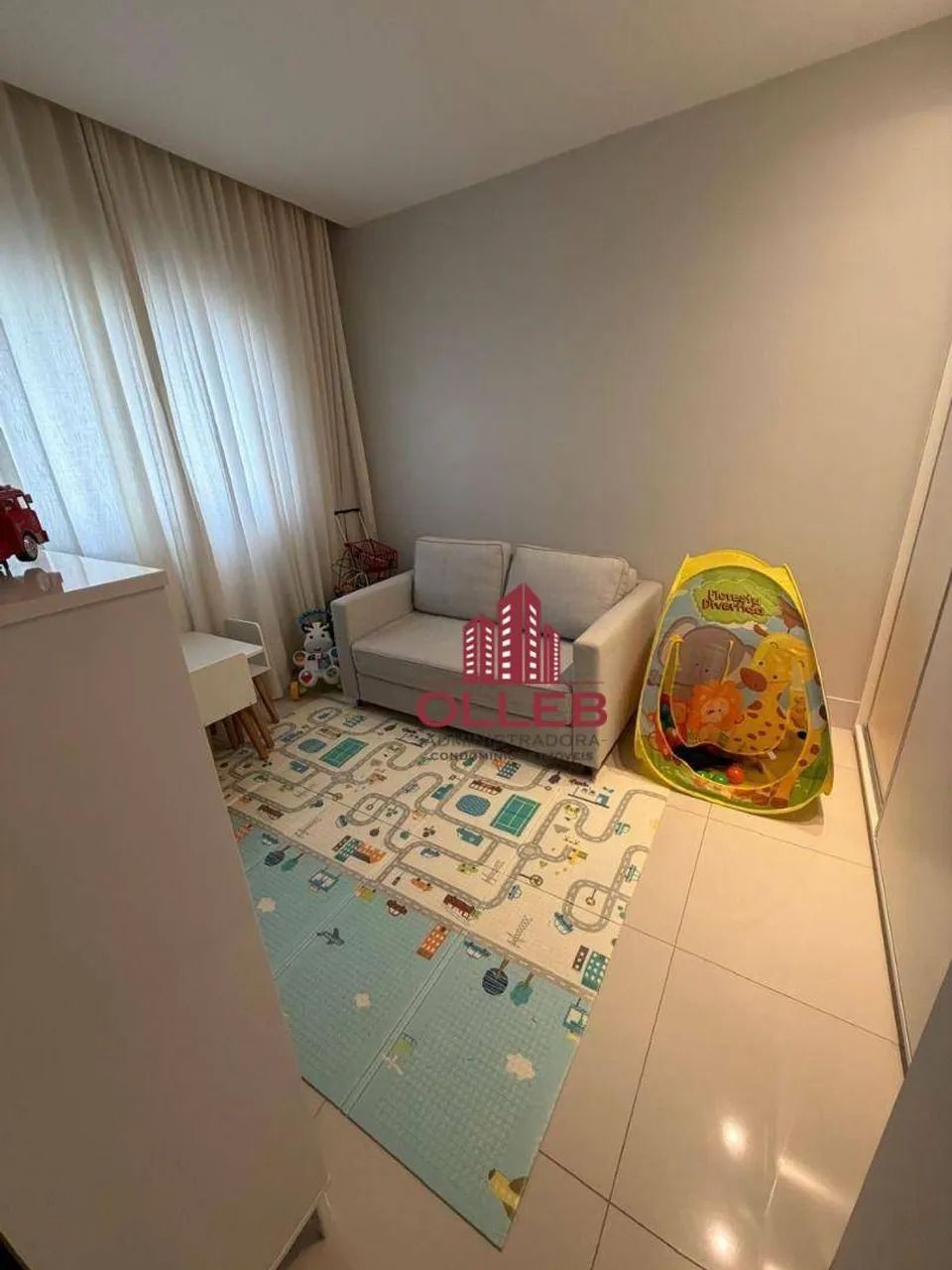 Furnished apartment with 4 bedrooms and an enclosed balcony — photo 18