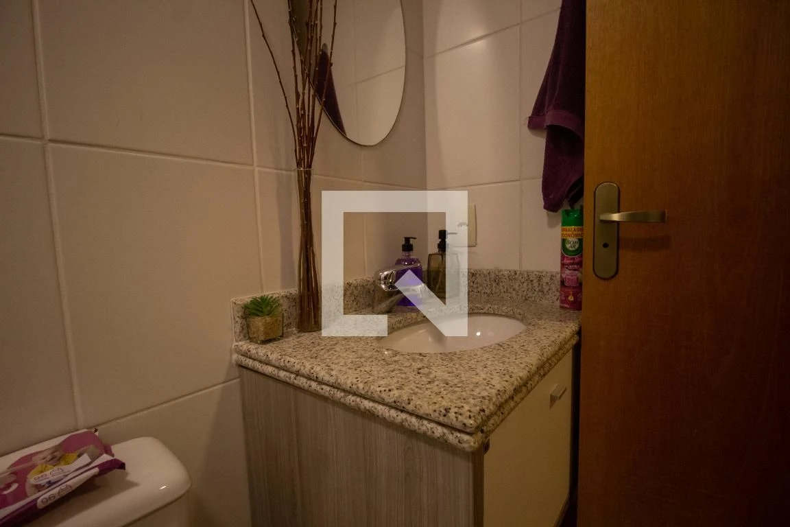 Furnished apartment with 2 en-suite bedrooms and desk — photo 34