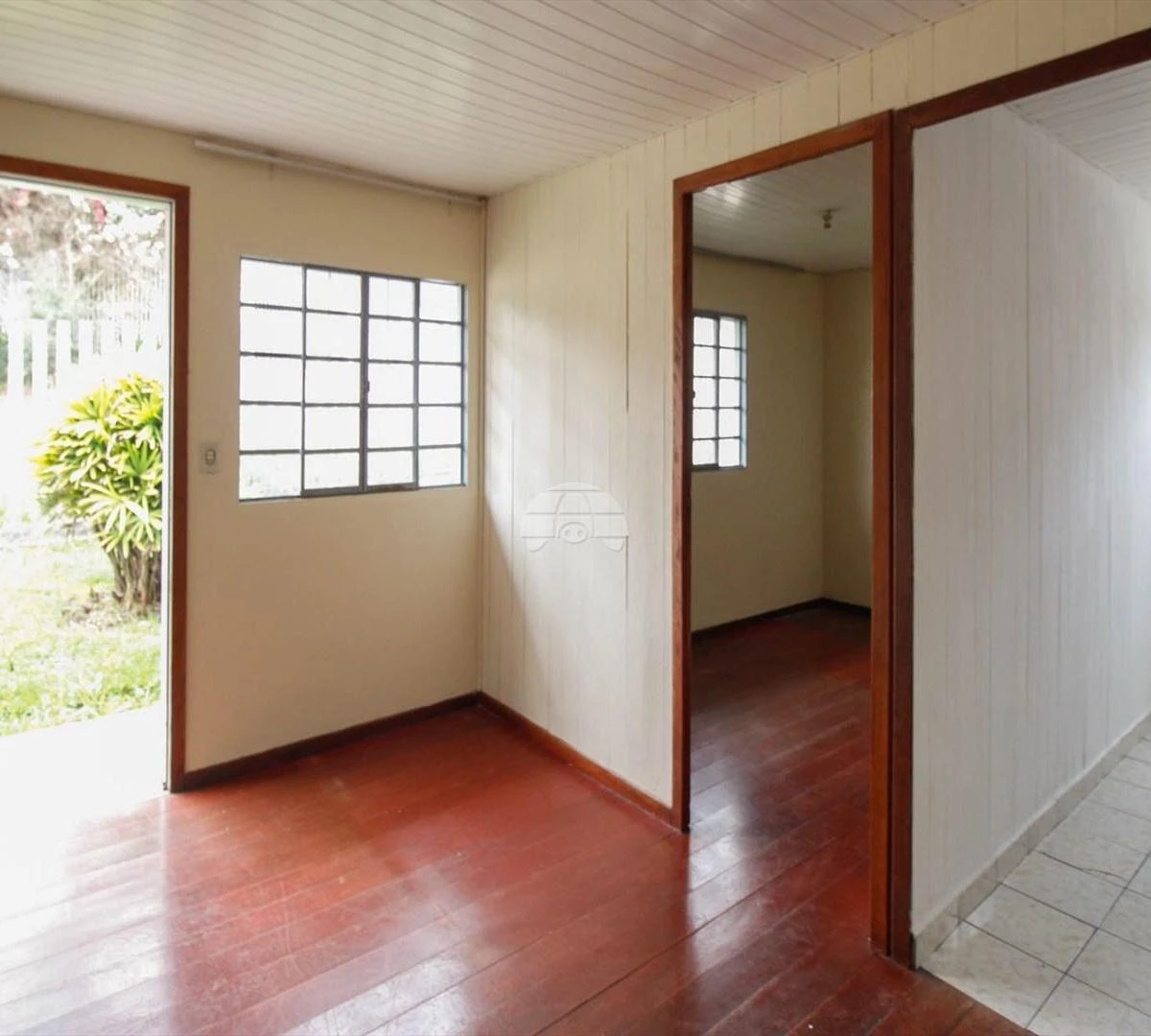 Wood or laminate floors in a 2-bedroom house, 40 m²