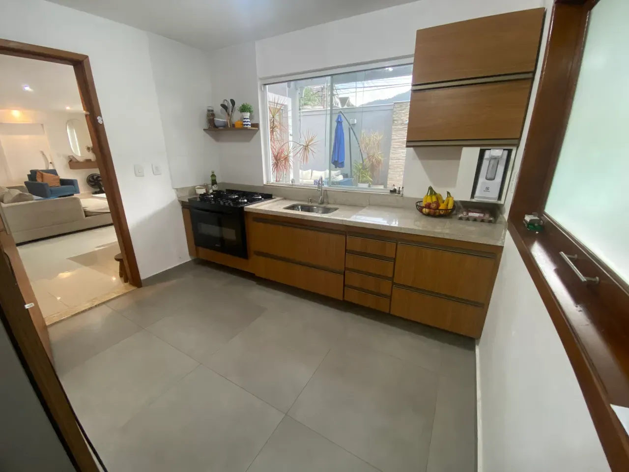 297 m² house with a grill on the balcony and a garden — photo 2