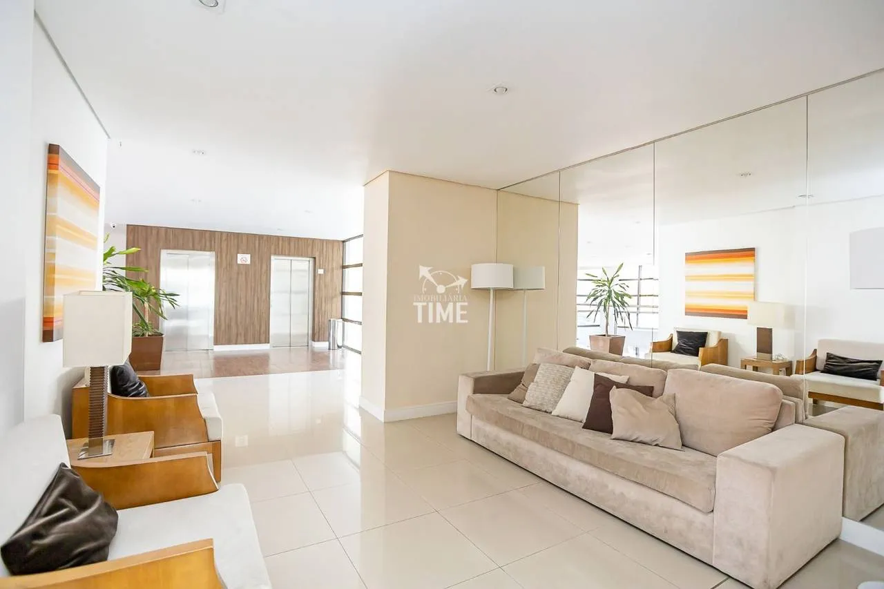 Wood or laminate floors in a 3-bedroom apartment, 78 m² — photo 47