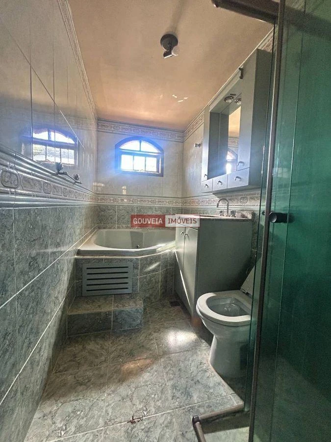 235 m² house with an en-suite and 3 parking spots — photo 11